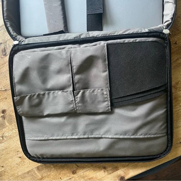 Targus Black Laptop Briefcase Bag with Shoulder Strap, Padded 15" Computer Case - Picture 4 of 15